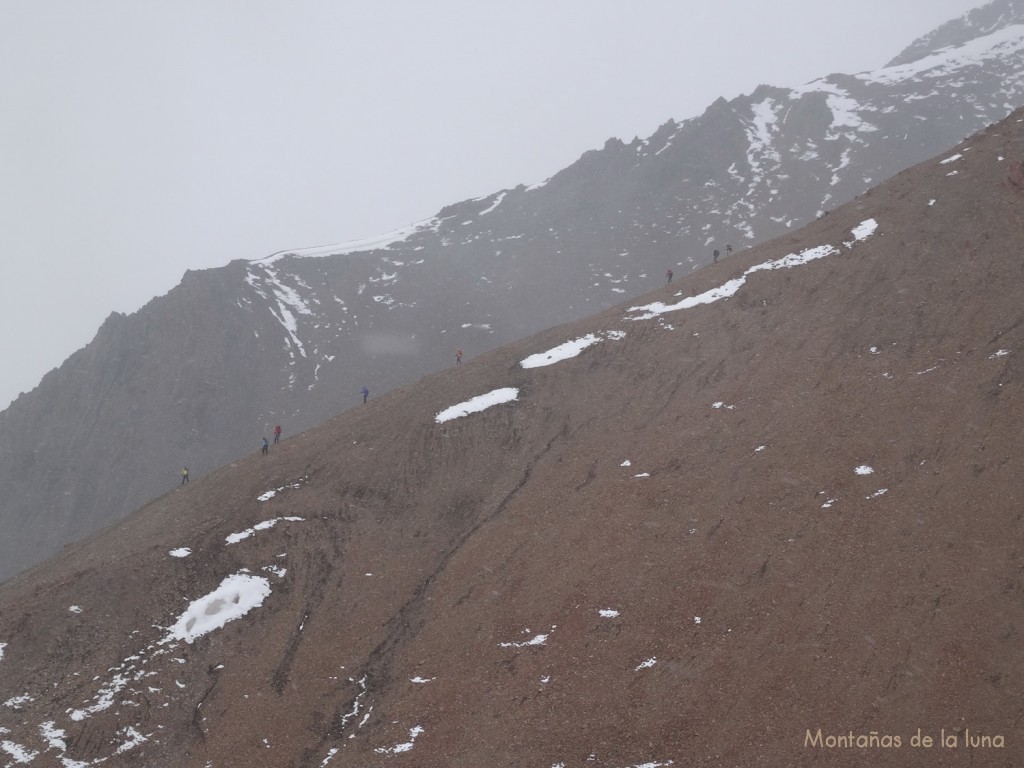 Bajando del pico Yukhin